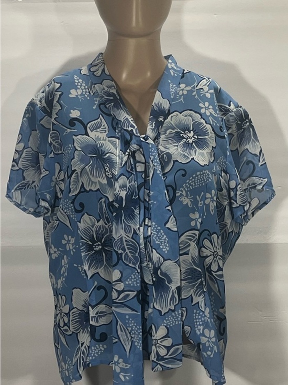 Jones Wear Light Blue Floral Tie-Front Crop Top Size 12